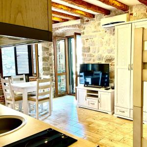 Kuchyň nebo kuchyňský kout v ubytování Apartments Đukić