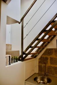 a kitchen with a sink and a wooden roof at Joli studio avec terrasse-jardin sur les toits, coeur historique in Montpellier