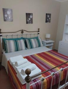 a bedroom with a bed with towels on it at Appartamento Gardenia in Nardò