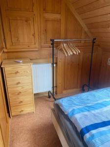 a bedroom with a bed and a dresser at Ferienwohnung im Herzen Tribergs in Triberg