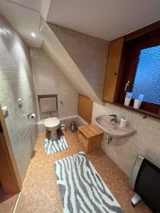 Kylpyhuone majoituspaikassa Ferienwohnung im Herzen Tribergs