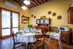 Kuchyňa alebo kuchynka v ubytovaní Casale il Fontanellino - country house near Florence