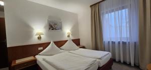Un pat sau paturi într-o cameră la Hotel Garni Vierjahreszeiten