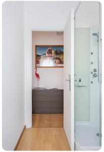 a bathroom with a shower and a picture of a man at Casa Rizzoli - bilocale vicinissimo M2 in Milan