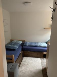 a small bedroom with a bed in a room at Sulaba in Weilheim an der Teck