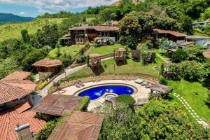 an aerial view of a house with a swimming pool at Hotel Spa La Colina in Pereira