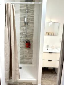 a shower with a glass door in a bathroom at “Le Terracotta” Terrasse -Centre ville- Cosy in Bourg-en-Bresse +22 photos