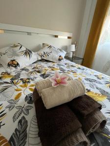 a bedroom with a bed with a flower on it at La Casa M'SOL in Sant Feliu de Guixols