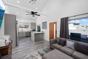 Galería fotográfica de Luxury Home Steps from Sofi Forum YouTube Theater en Inglewood