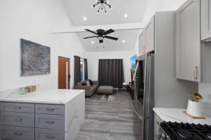 Galería fotográfica de Luxury Home Steps from Sofi Forum YouTube Theater en Inglewood