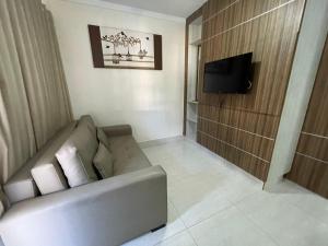 a living room with a couch and a flat screen tv at Caldas Novas - Lacqua diRoma in Caldas Novas
