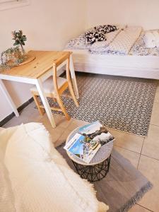 a living room with a table and a bed at Appartement Neuf Orsay Le Guichet, proche des écoles Paris Saclay in Orsay