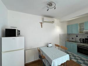 Kuchyň nebo kuchyňský kout v ubytování Apartmani 4 Delfina Rogoznica + 29 fotografií