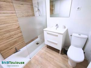 a white bathroom with a toilet and a sink at ► BNB TOULOUSE ► Le Plaisant Maubec • WiFi • 24/7 in Plaisance-du-Touch