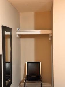 TV a/nebo společenská místnost v ubytování Fundy Line Motel