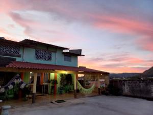 a building with a sunset in the background at Pousada Hotel Araguaia in Aragarças