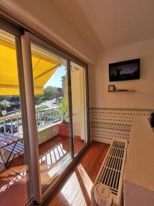 Μια τηλεόραση ή/και κέντρο ψυχαγωγίας στο Studio Cosy Biarritz - classé 2 étoiles