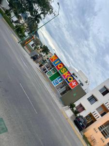 una vista aérea de una gasolinera al lado de una calle en Casa en Vallarta 2 recamaras 