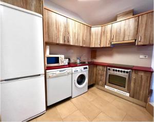Kuchnia lub aneks kuchenny w obiekcie LA GEODA vivienda vacacional turística 8 personas