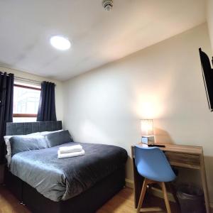 Posezení v ubytování Liverpool City Centre Private Rooms including smart TVs - with Shared Bathroom