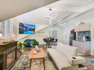 Kuchyň nebo kuchyňský kout v ubytování Cozy Oasis in SE Austin