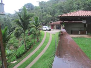 a car parked in front of a house with a driveway at Sítio Cachoeirinha in Marechal Floriano