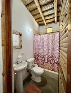 a bathroom with a toilet and a sink at Pascana Casa Playa in Máncora