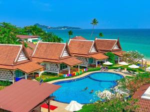 Bazén v ubytování Aura Samui Best Beach Hotel - SHA Plus nebo v jeho okolí
