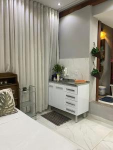 a bedroom with a bed and a white dresser at Flat suítes mobiliados central in Araguaína