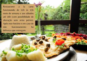 Comida no hotel ou em algum lugar perto