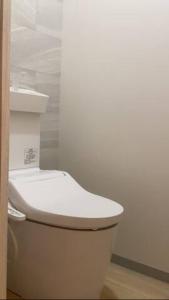 a bathroom with a white toilet in a room at Tokyo Guest 浜町 in Tokyo