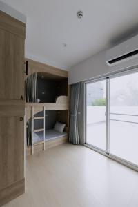 En eller flere senger på et rom på Terumahouse 照間