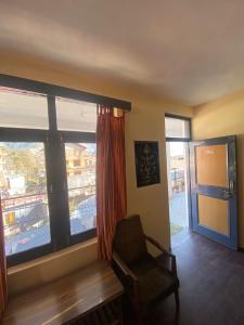 Φωτογραφία από το άλμπουμ του Krishna Guesthouse by AttiC Monkey, Old manali next to Drifters cafe σε Manāli