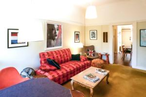 The Gables - Circa 1880 - Classic Bowral Property的休息区
