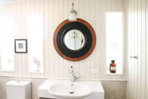 The Gables - Circa 1880 - Classic Bowral Property的一间浴室