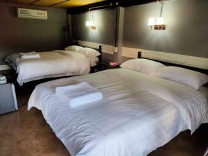 Postel nebo postele na pokoji v ubytování ริมกก โฮมสเตย์ rim-kok homestay