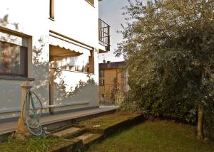 a building with a tree and stairs in front of it at Apartment with Garden in Romano di Lombardia