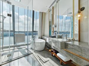 Koupelna v ubytování Hilton Hainan Ocean Flower Island