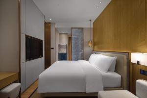 Postel nebo postele na pokoji v ubytování Hilton Hainan Ocean Flower Island