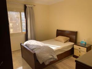 Postel nebo postele na pokoji v ubytování Cozy 2 BR in New Cairo City - Gated Compound