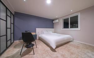 Postel nebo postele na pokoji v ubytování CC Hotel