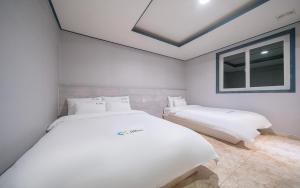 Postel nebo postele na pokoji v ubytování CC Hotel