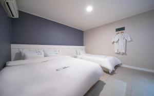 Postel nebo postele na pokoji v ubytování CC Hotel