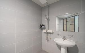 Koupelna v ubytování CC Hotel