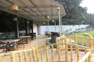 Restaurace v ubytování Mango Leaf Lake Resort