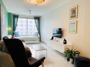 a small living room with a couch and a bed at Central, confort, 2 chambres, parking - Lyon 6e in Lyon