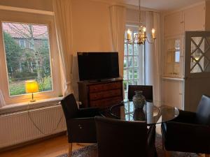 TV a/nebo společenská místnost v ubytování Kutscherhaus I
