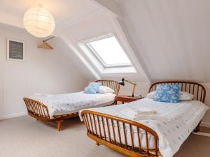 two beds in a room with a window at 3 Bed in Polruan PC009 in Fowey