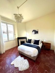 a bedroom with a large bed and a large window at La Maison du Repos Toulouse Purpan in Toulouse
