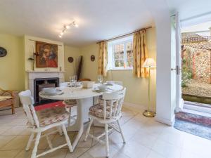 a dining room with a white table and chairs at 2 Bed in Little Walsingham KT158 in Little Walsingham